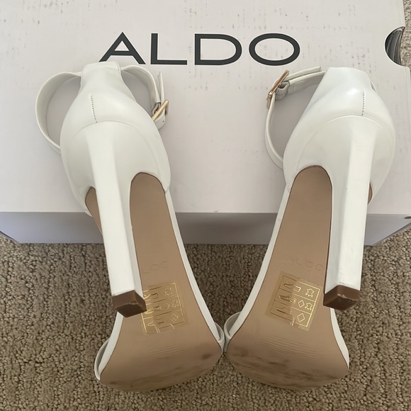 Strap sandal - Picture 3 of 5